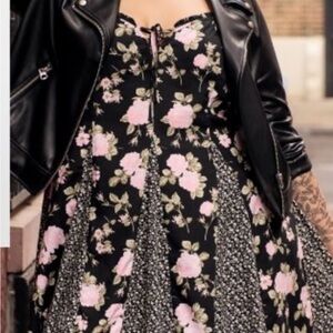 Torrid Floral Babydoll Mini Dress Size 6 Black Pink Rose Flowy Plus